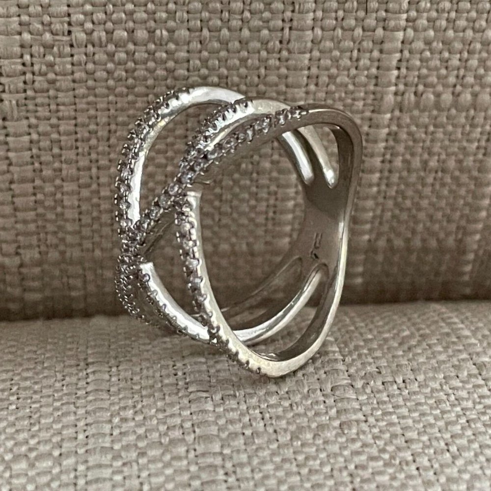 Women Rings Silver Tone Crystal accent Fashion Jewelry Ring Size 8 Unbranded - Picture 11 of 12